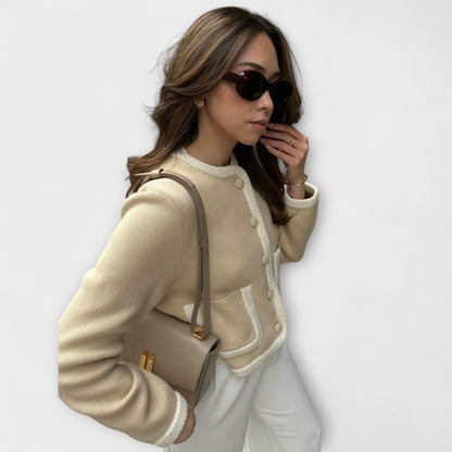 Klasyczny Kardigan z Dekoracyjnymi Kieszeniami