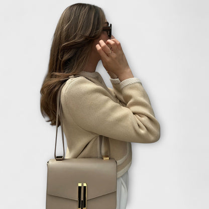 Klasyczny Kardigan z Dekoracyjnymi Kieszeniami